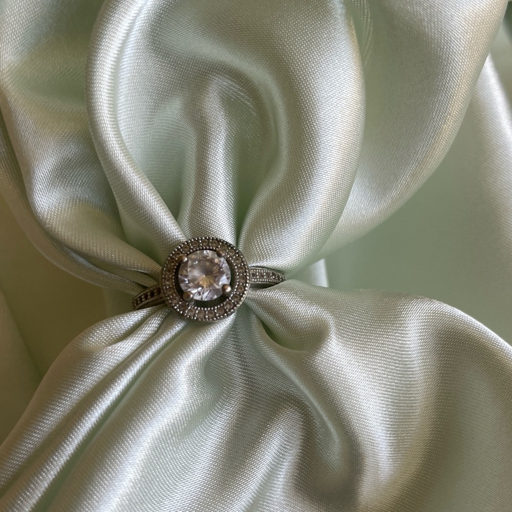 Signed 925 Silver Clear CZ Stone Ring. S7
